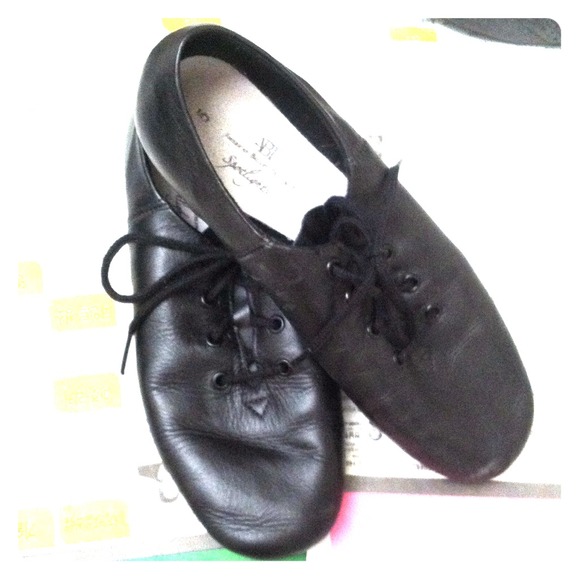 DANCE SHOES