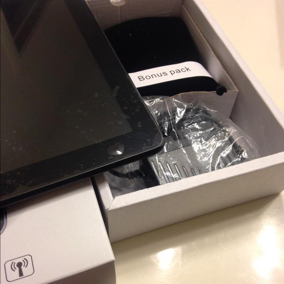 BRANDNEW TABLET negotiable OS from Roxyrose???'s closet on ...