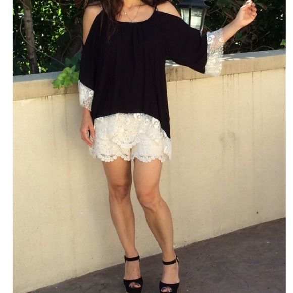 Bohemia chic off the shoulder top SALE - Picture 2 of 4