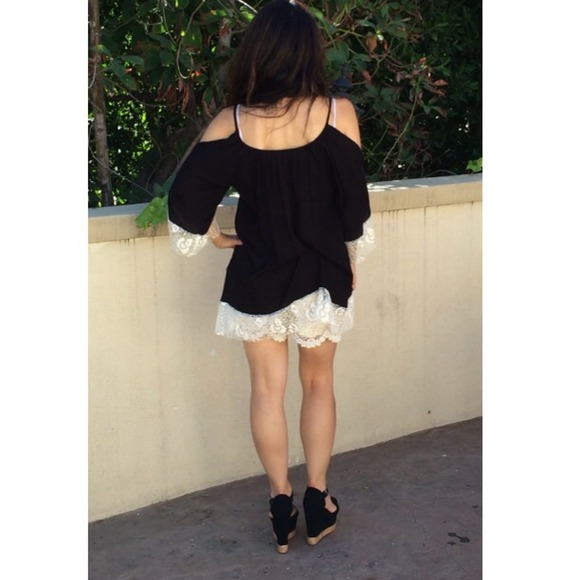 Bohemia chic off the shoulder top SALE - Picture 3 of 4