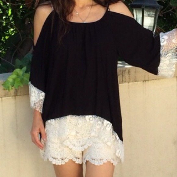 Bohemia chic off the shoulder top SALE - Picture 4 of 4