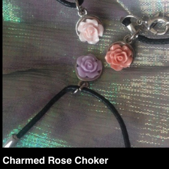Rose choker