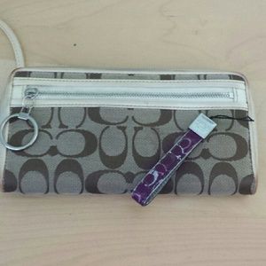 ⬇FINAL REDUCTION⬇Coach Wallet and Cell Phone Charm