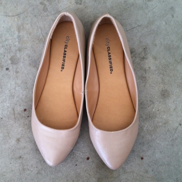 LIGHT/PINK NUDE FLATS