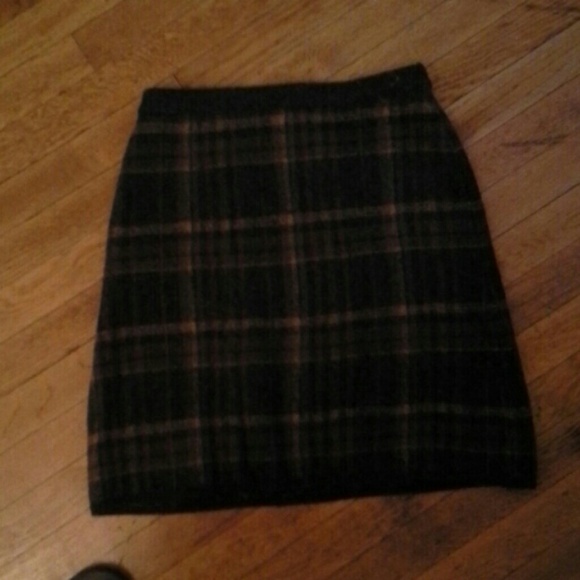 Adorable DKNY Classic wool skirt