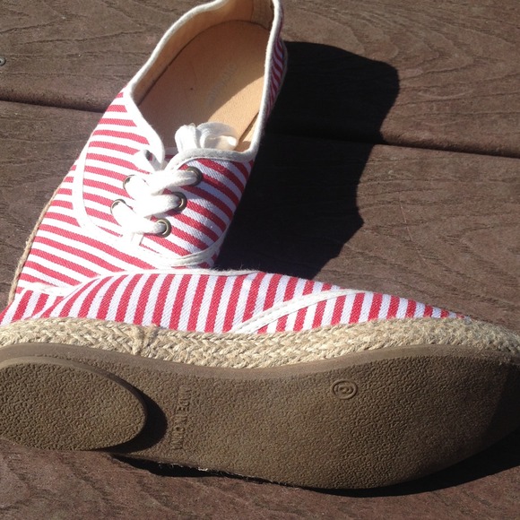 Red and white striped espadrille sneakers - Picture 2 of 4