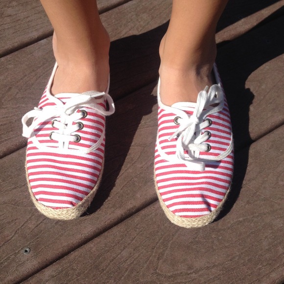 Red and white striped espadrille sneakers - Picture 3 of 4