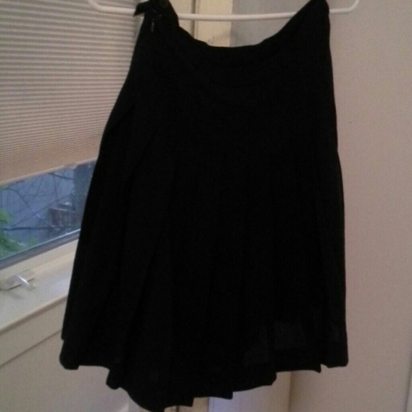 Calvin Klein pleated black wool skirt