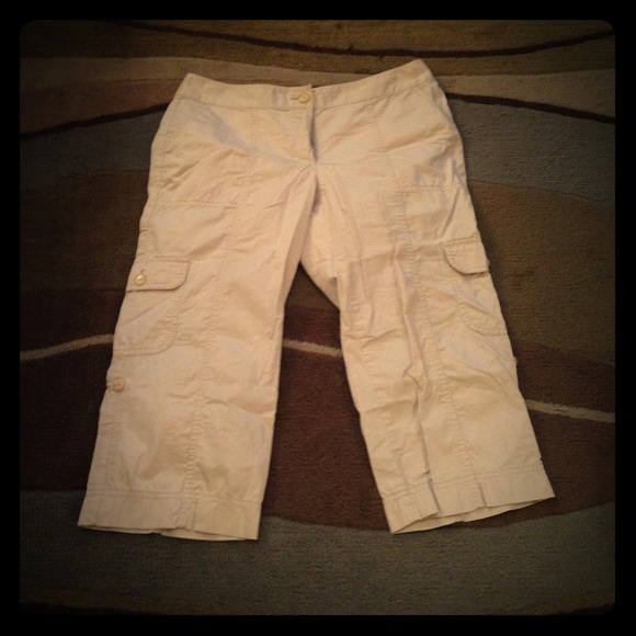 Ann Taylor tan petite cargo capris