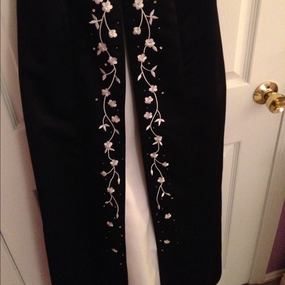 🎊🎊🎊reduced black and white dress🎊🎊🎊 - Picture 3 of 4