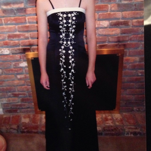 🎊🎊🎊reduced black and white dress🎊🎊🎊 - Picture 4 of 4