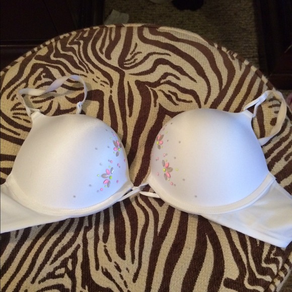 SOLD Victoria's Secret bombshell 34b