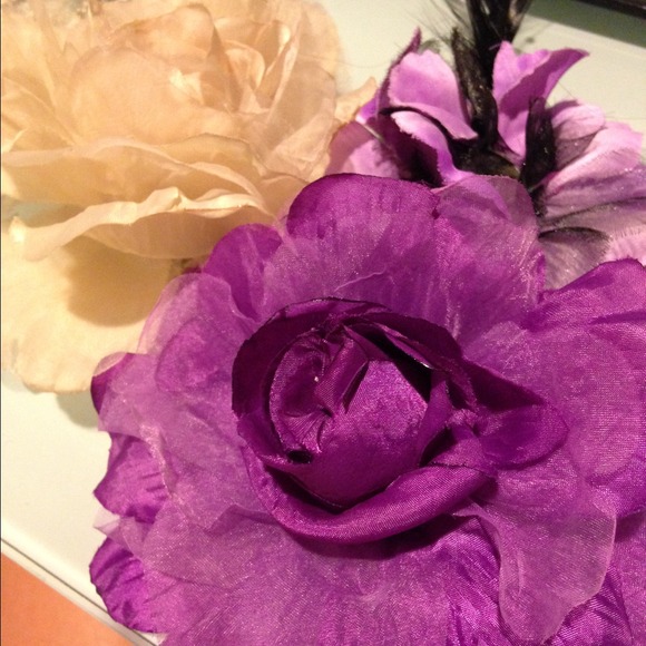 3 hair or accessory flowers - Picture 1 of 3