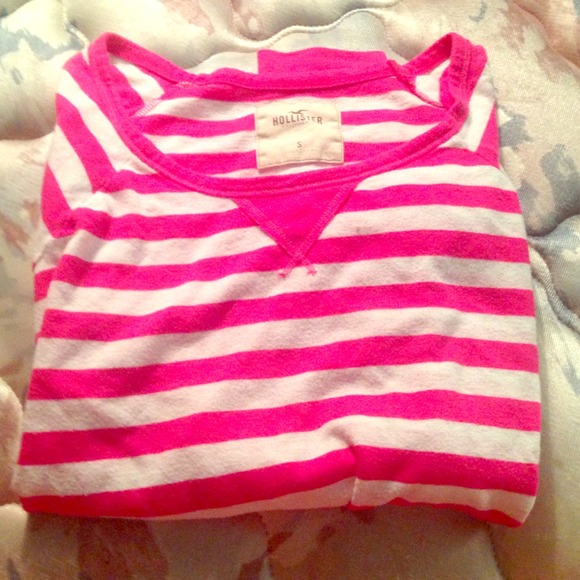 A hollister shirt.