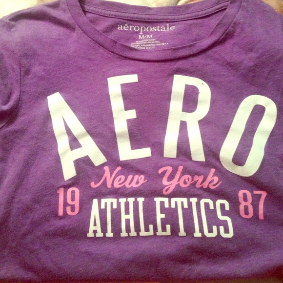 Aéropostale shirt.