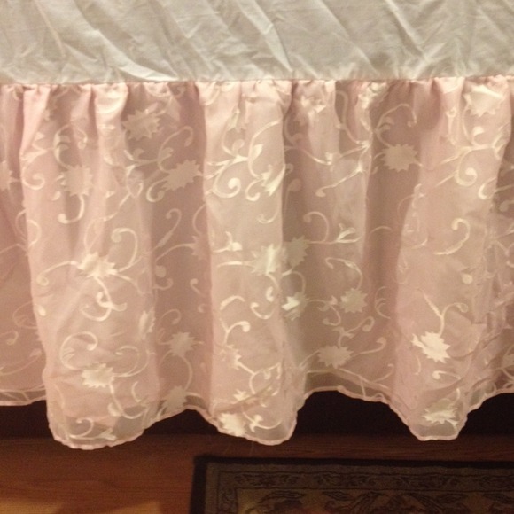 Crib bed skirt