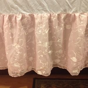 Crib bed skirt