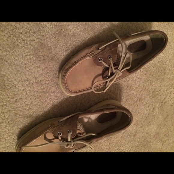 Lightly worned female sperrys