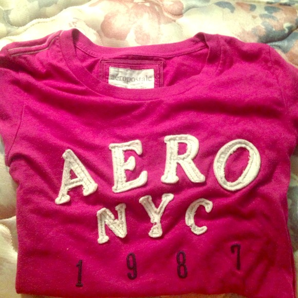 Aéropostale shirt.