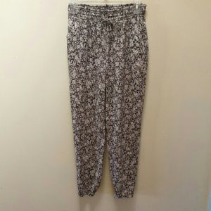 🚫 sold 🚫 Floral joggers