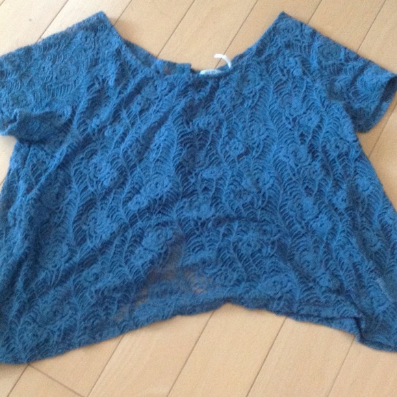 Crochet cropped tee