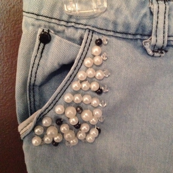 Acid washed beaded shorts - Picture 3 of 3