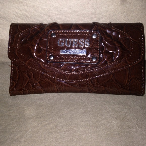 GUESS WALLET