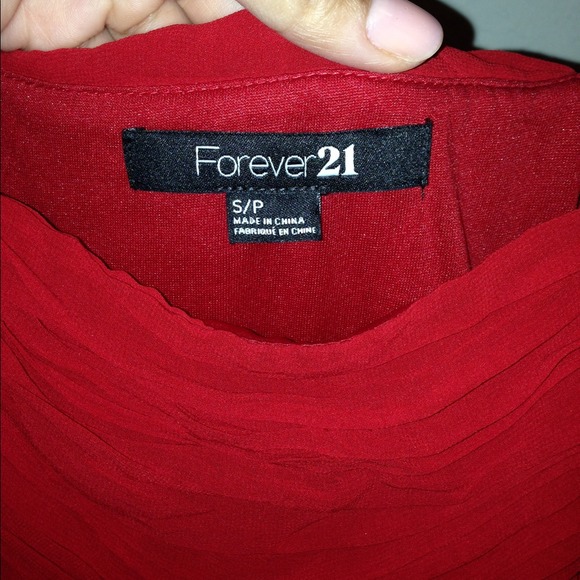 Beautiful ruffled red dress - Picture 3 of 4