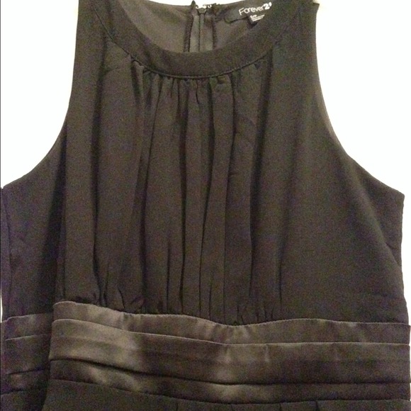 Black dress - Picture 2 of 4