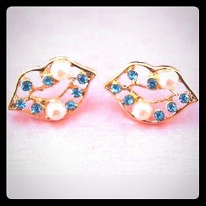 Pretty teal and pearl lip earrings