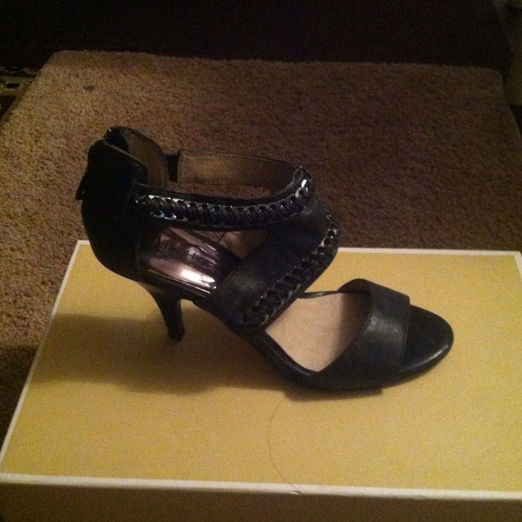 🎉PRICE REDUCTION: $40🎉 - Picture 2 of 3