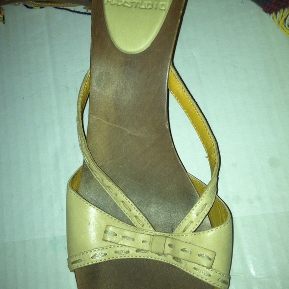 MaxStudio Summer Shoes in Tan ***ON SALE***!!! - Picture 3 of 3