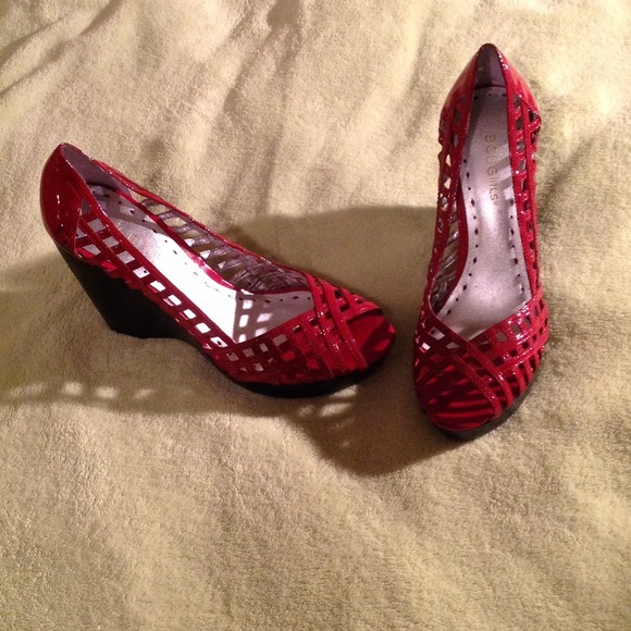 Red Caged Wedges