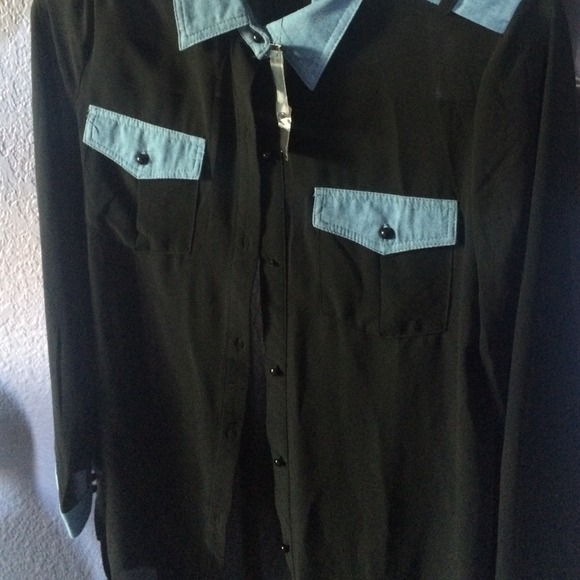 Dressy shirt - Picture 1 of 3