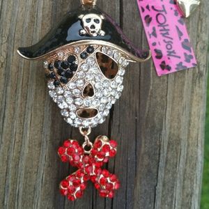BETSEY JOHNSON SKULL NECKLACE
