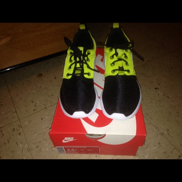 Venom Green & Black roshe runs