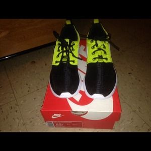 Venom Green & Black roshe runs