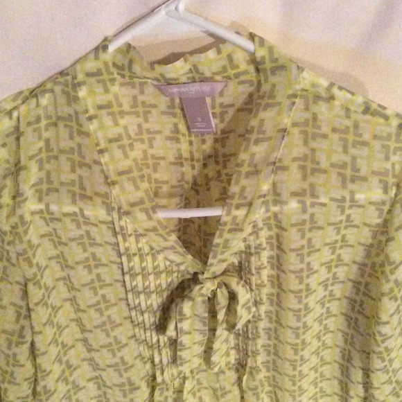 Small Banana Republic Blouse - Picture 4 of 4