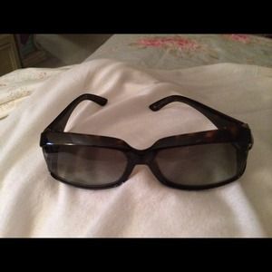 Gucci sunglasses barely used great condition.