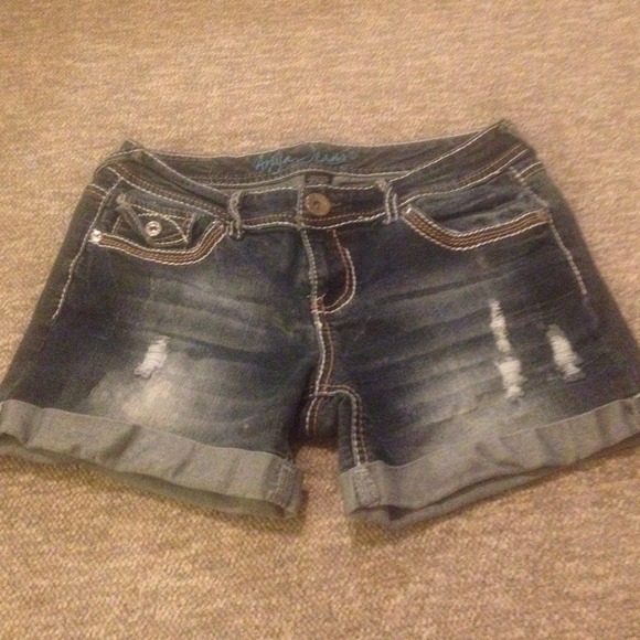Jean shorts 💕 - Picture 1 of 3