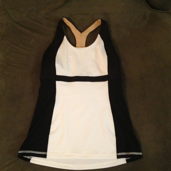 Lululemon tank size 8