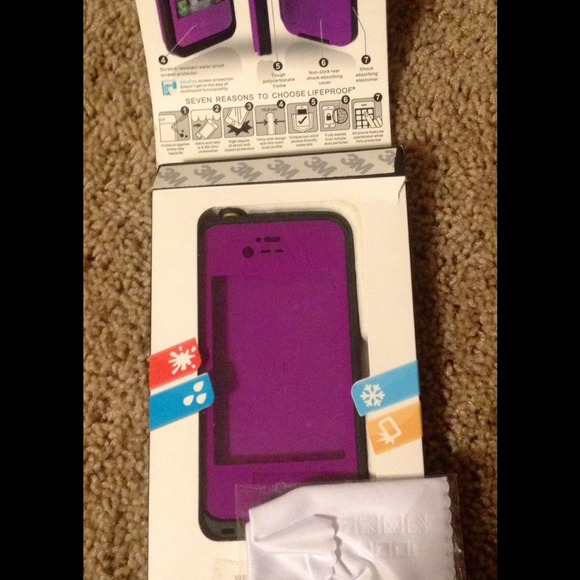 iPhone 4/4s purple lifeproof case