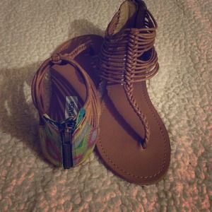 Steve Madden tribal design sandals.🌸