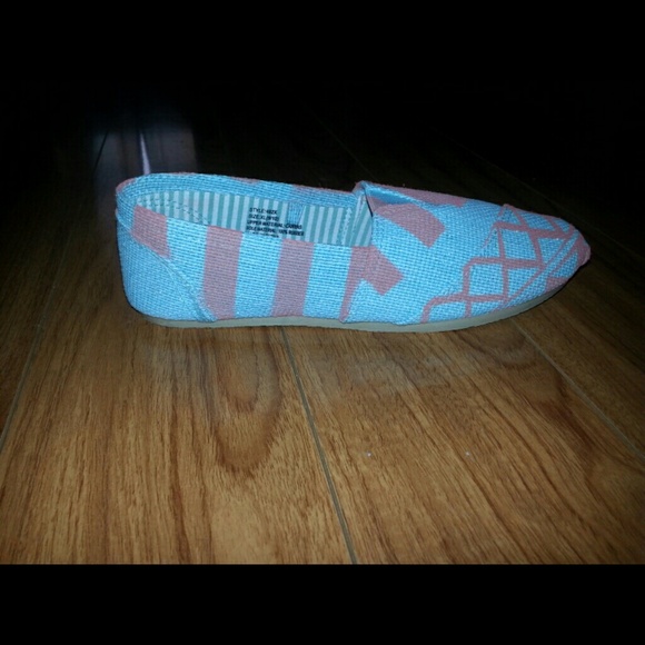 Customized upon request,  TOMS look alikes - Picture 3 of 4