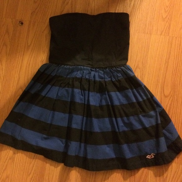 Im selling this hollister dress - Picture 3 of 4