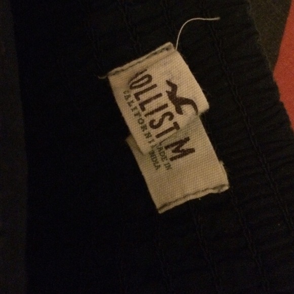 Im selling this hollister dress - Picture 4 of 4