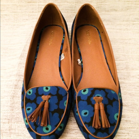 Size 9 1/2 Blue Printed Loafers