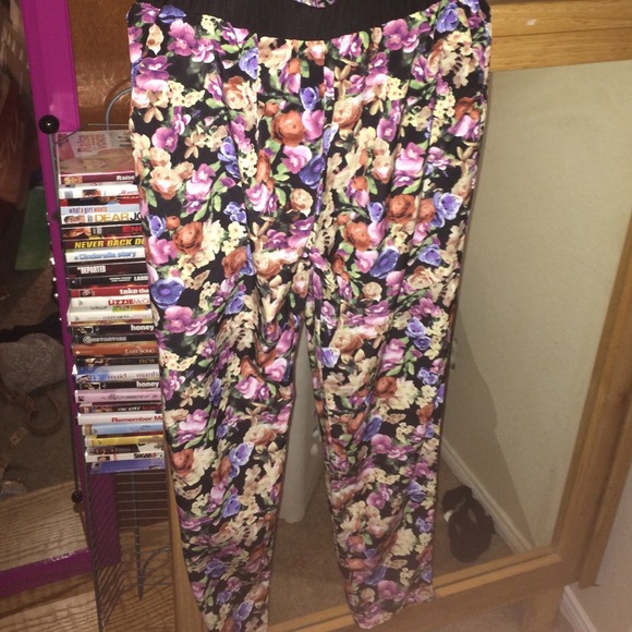 Floral pants, never been worn. $10