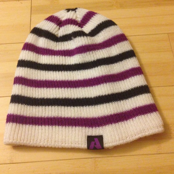 ♦️stripped beanie♦️