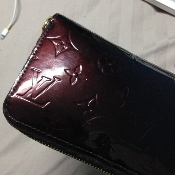 SOLD Louis Vuitton Wallet Vernis - Picture 2 of 4